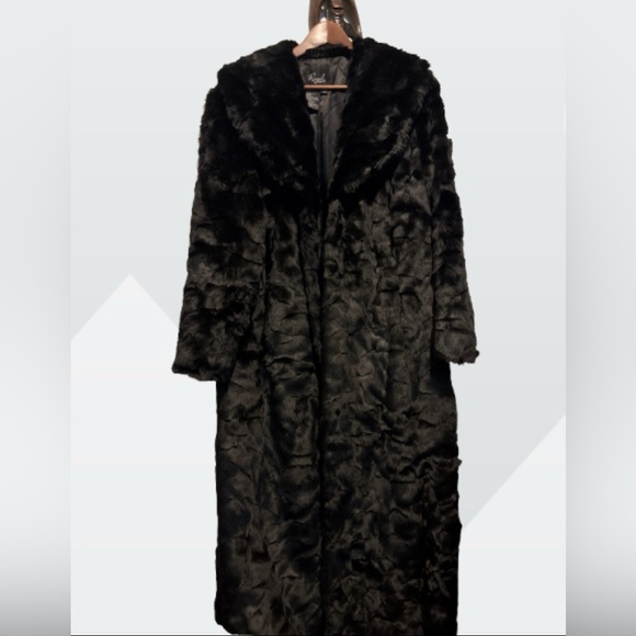 Luxurious & Elegant Black Faux Fur Coat - Picture 10 of 12